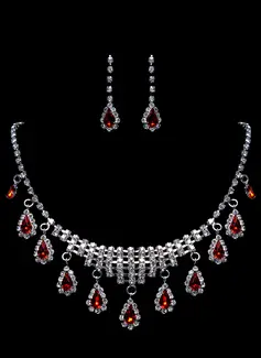 Luxurious Rhinestone Ladies' Jewelry Set Including Necklace And Earrings (011015980)