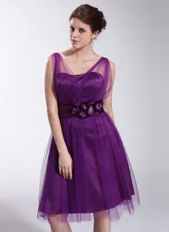 A-Line/Princess V-neck Knee-Length Tulle Charmeuse Homecoming Dress With Ruffle Flower(s) (007026281)