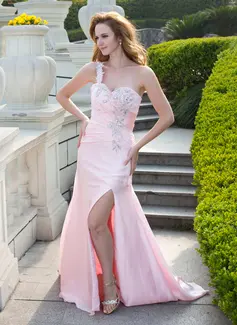 A-Line/Princess One-Shoulder Court Train Chiffon Prom Dress With Ruffle Beading (018024659)
