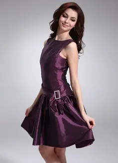 A-Line/Princess Scoop Neck Knee-Length Taffeta Cocktail Dress With Sash (016008841)