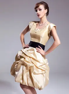 A-Line/Princess Square Neckline Knee-Length Taffeta Homecoming Dress With Ruffle Sash Beading (022011112)