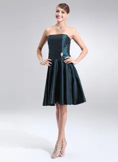 A-Line/Princess Strapless Knee-Length Taffeta Cocktail Dress With Ruffle Crystal Brooch (016002434)