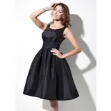 A-Line/Princess Scoop Neck Knee-Length Taffeta Bridesmaid Dress With Ruffle (007021291)